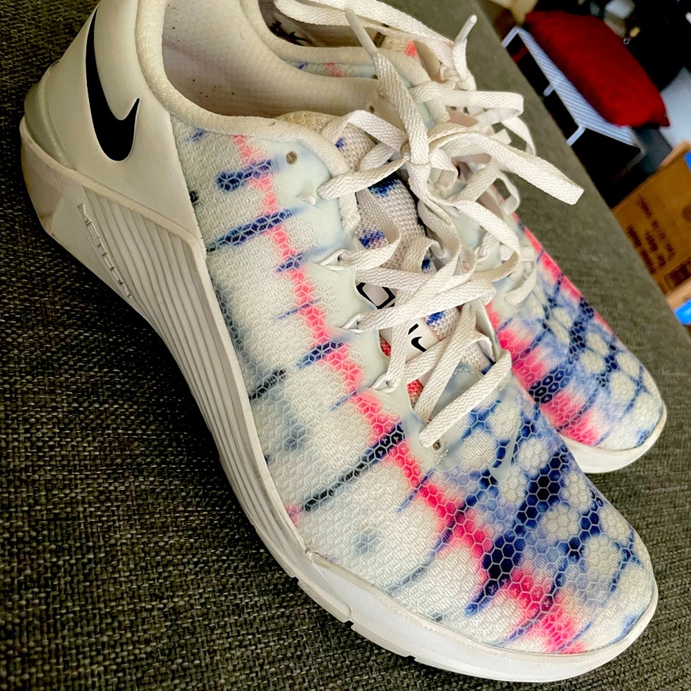 Nike Metcon RWB tie dye edition. Mens 8.5, Womens 10